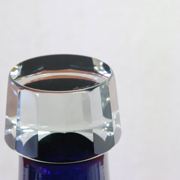 Detail of clear cut crystal base on Unto Suominen purple glass vase for Nuutajärvi Notsjö, Finland.