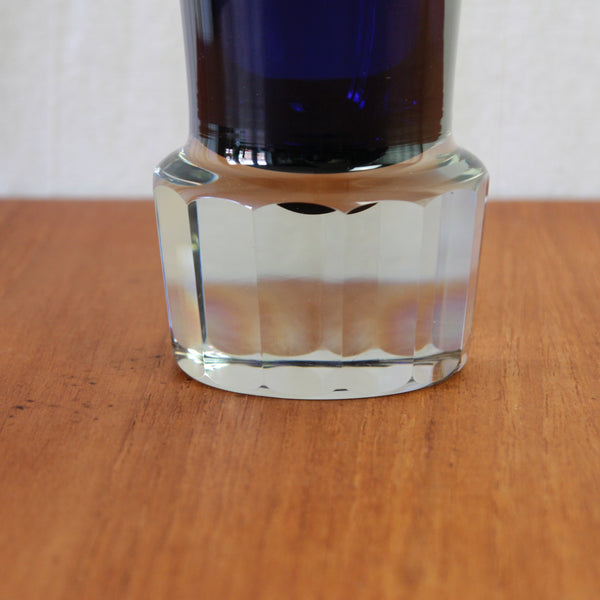 Purple glass vase by Unto Suominen, its dark hand-blown body contrasting with a thick clear crystal foot cut with multiple facets.