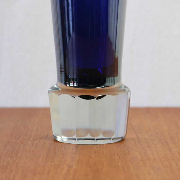 Unto Suominen glass vase with a hand-cut faceted crystal base, designed to catch and disperse light beneath the dark purple body.