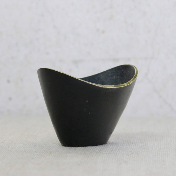 Walter Bosse decorative brass bowl from Vienna, featuring flowing form and masterful hand finishing.