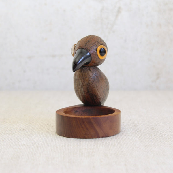 Vintage Art Deco YZ nut bird trinket dish by Henry Howell for Dunhill, embodying the playful luxury of 1920s British design. Faturan cherry amber resin bakelite beak.