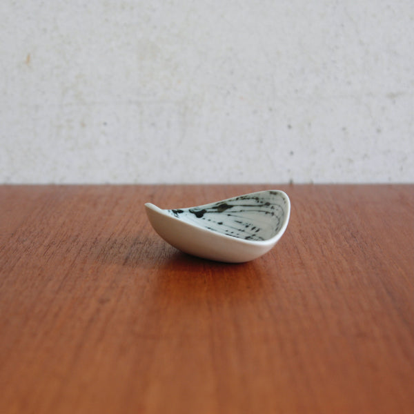 1950s Susan Parkinson shallow bowl with abstract stripe decoration, hand-painted.