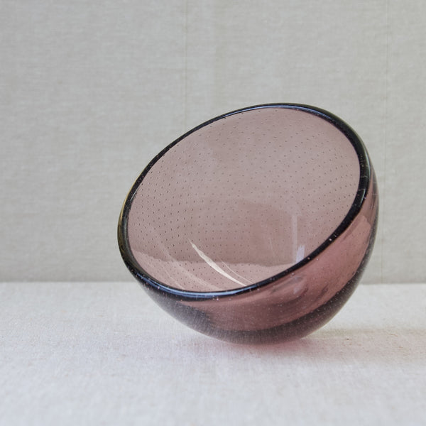 Organic Modernist glass bowl with controlled bubbles technique, Gunnel Nyman, Nuutajarvi Notsjo