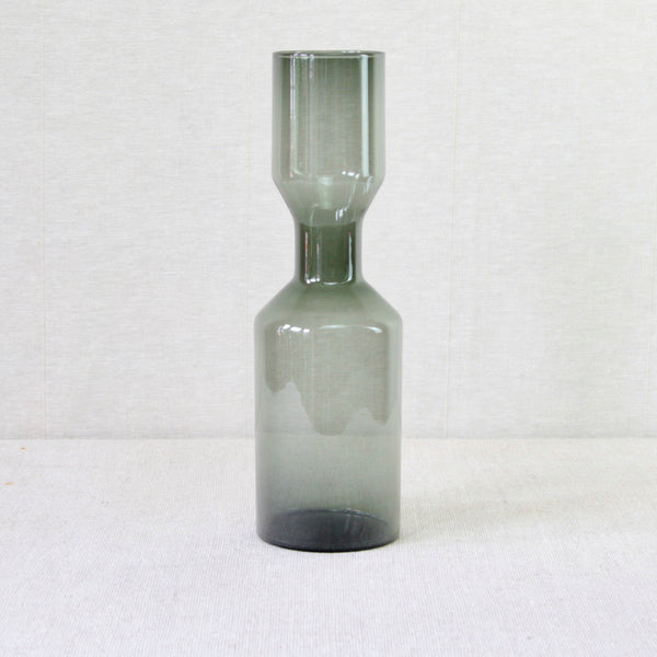 Oiva Toikka Nuutajarvi Notsjo geometric grey vase, a Modernist Nordic design.