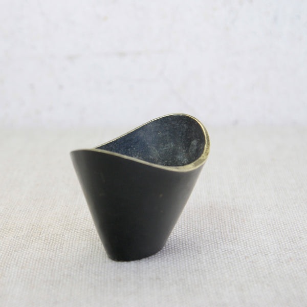 Austrian Modernist jewellery or coin bowl designed by Walter Bosse and produced by Herta Baller in the 1950s.