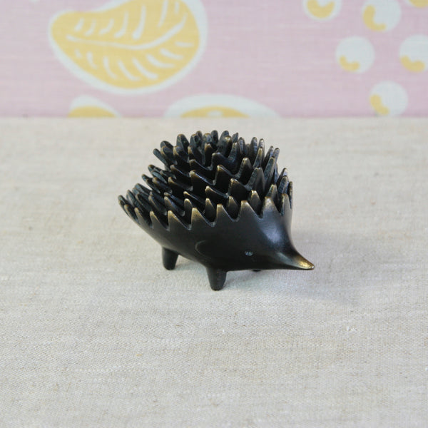 Vintage Walter Bosse hedgehog ashtray dating from the designer's period working in West Germany during the mid-20th century.