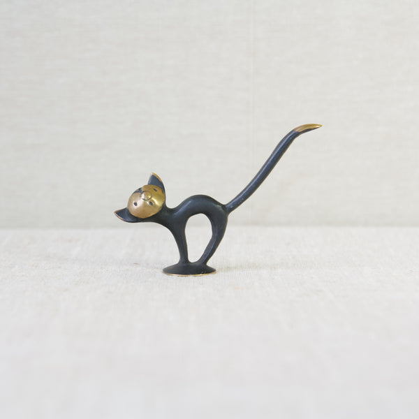 Walter Bosse Baller Austria vintage cat ring holder made from patinated brass, 1950's