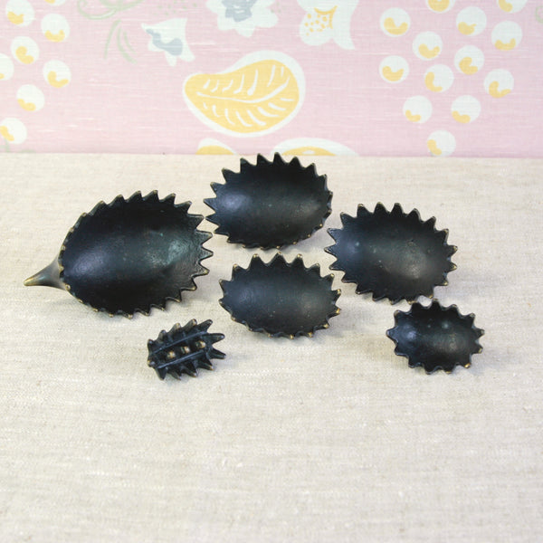 Original German Walter Bosse hedgehogs showing the simple sculptural forms and characterful details associated with his Modernist animal designs.
