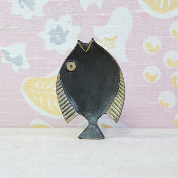 Mid-century Walter Bosse fish vide-poche in black-patinated and polished brass, produced by Baller Austria.