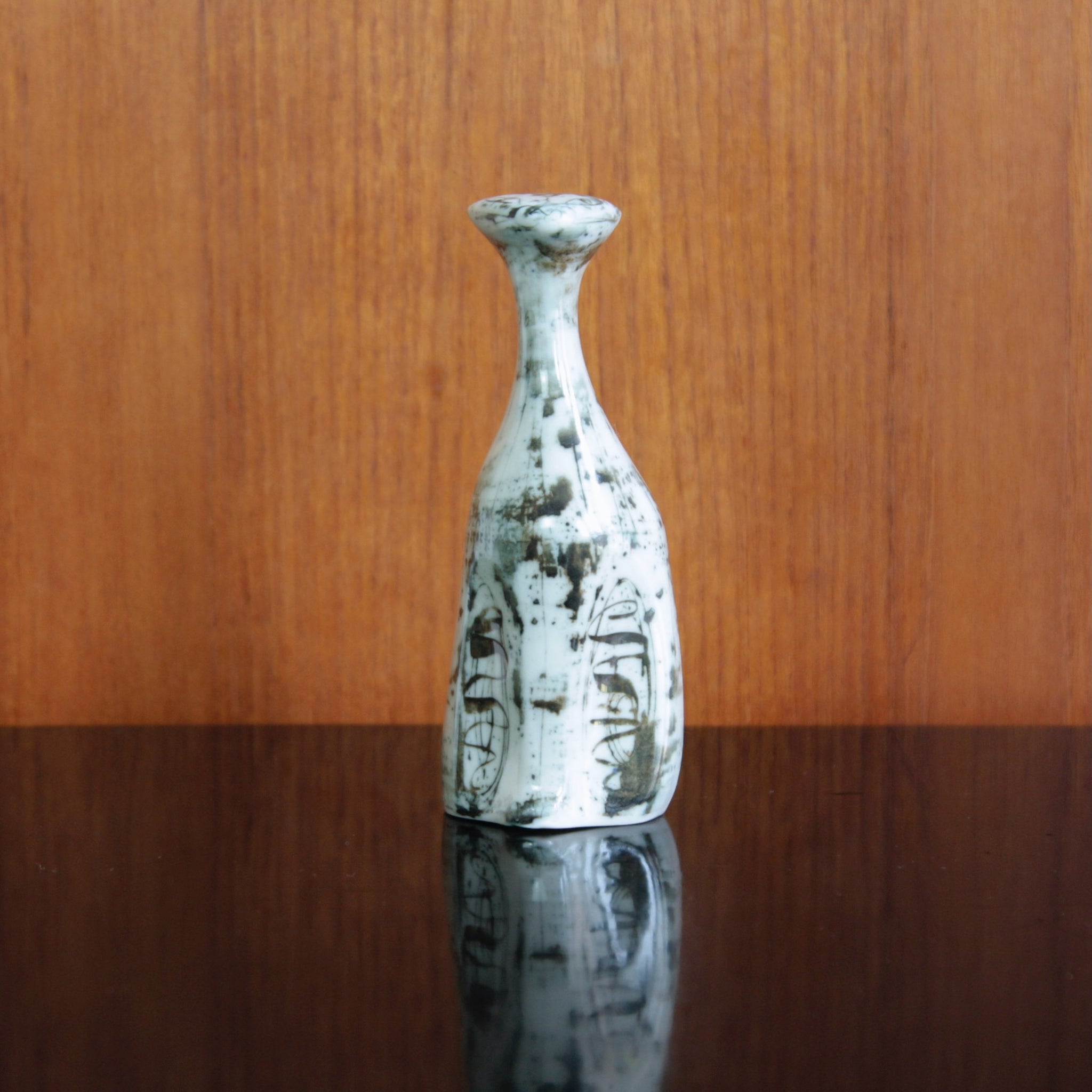 Gloss-glaze porcelain cat sculpture by Susan Parkinson, inspired by Nicolas Vergette, collectible and elegant.