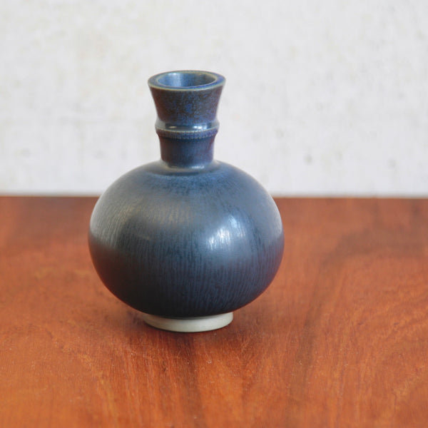 Top down view of a Wilhelm Kage Gustavsberg vase showing unglazed foot ring and impeccable Swedish hare's fur glaze technique.