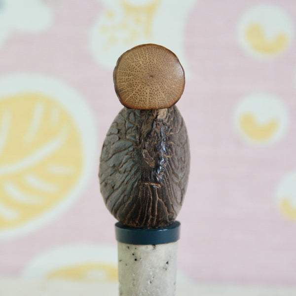 Detail of a 1920s YZ bird bottle stopper with navy blue phenol formaldehyde resin beak
