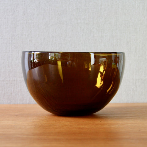 A large Nuutajarvi Notsjo modernist serving bowl designed by Kaj Franck or Saara Hopea 