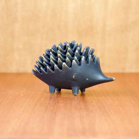 A full set of six stacking hedgehogs beautifully sculptured by Modernist designer Walter Bosse. 