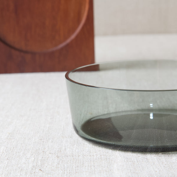 Zoomed in image showing tiny flea bite to a smoke-grey coloured glass dish designed by Saara Hopea.