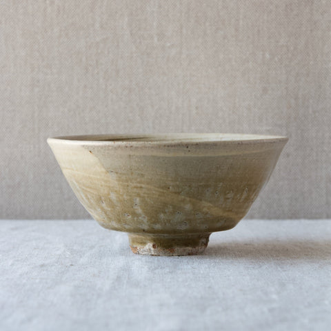 A wheel thrown footed bowl with hakeme slip & nuka glaze by Jim Malone, Ainstable, England, circa 1989. 