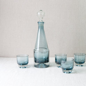 A 'Paraati' (Parade) decanter and four glasses, designed by Nanny Still in 1965 for Riihimäen Lasi Oy, Finland.