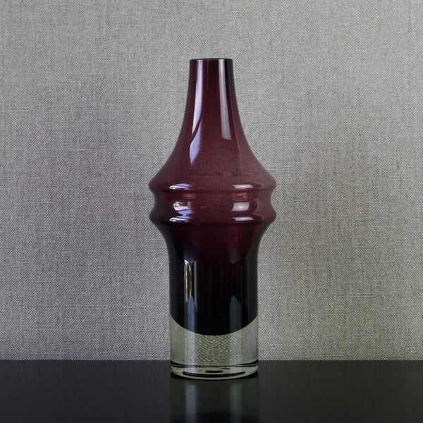 Riihimaen Lasi Oy aubergine purple glass retro vase designed by Tamara Aladin
