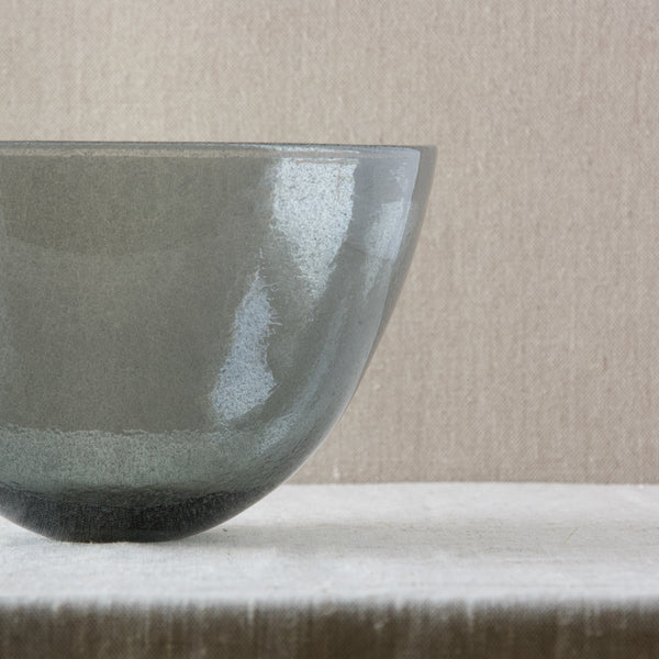 An image showing the subtly pitted and gently rippling surface of a 'Carborundum' bowl by Erik Höglund, designed circa 1955 for Boda, Sweden.