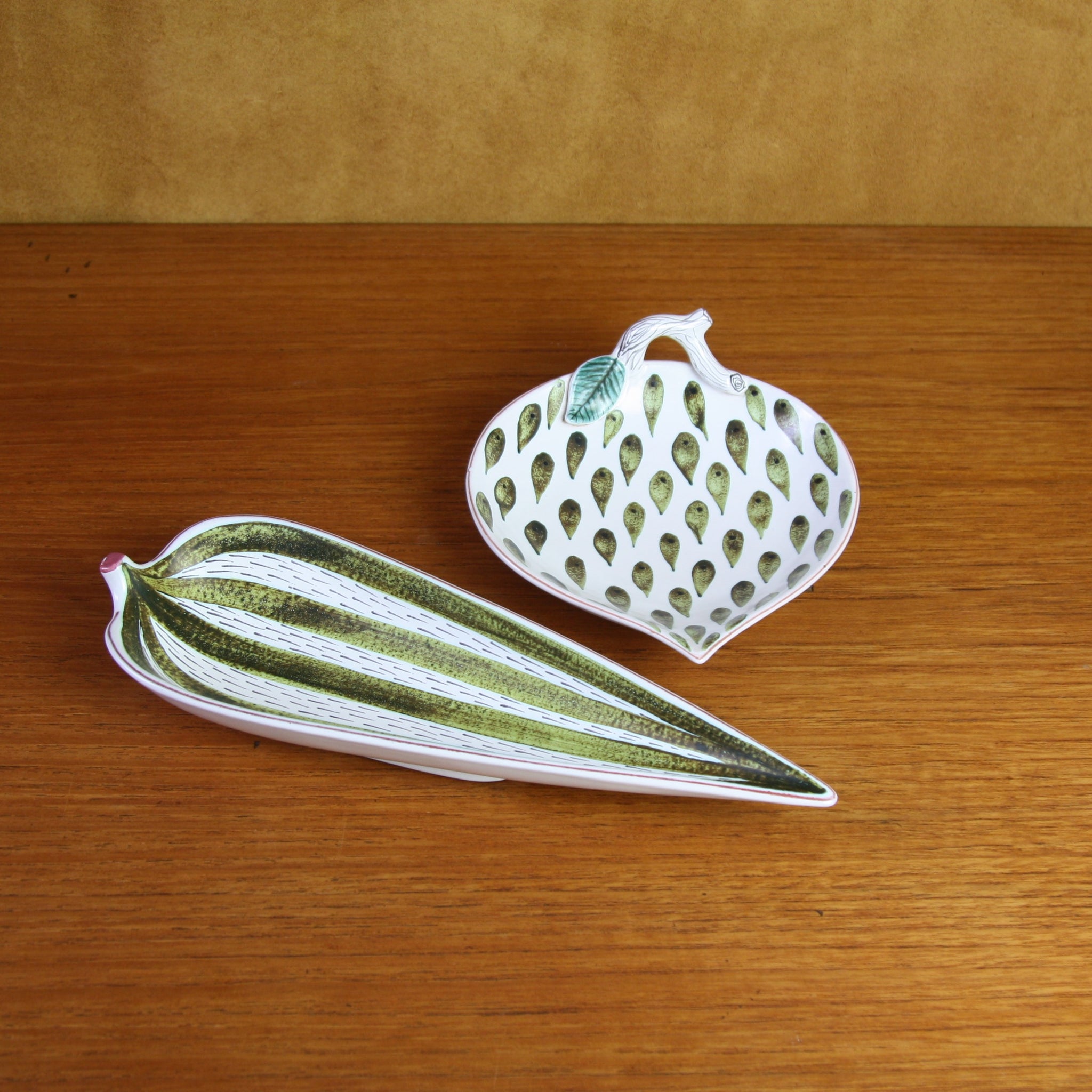 ☆1950s Stig Lindberg Fajans leaf dish