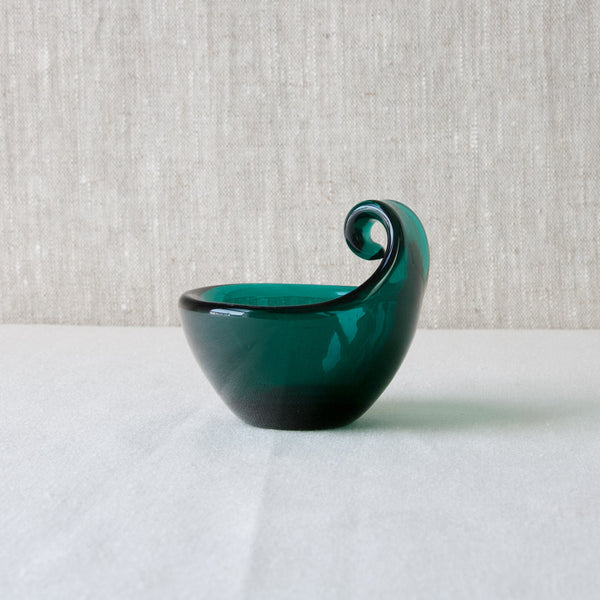 Riihimaen Lasi Oy glass bowl by Nanny Still 'SV' 1950 early Organic Modernist design